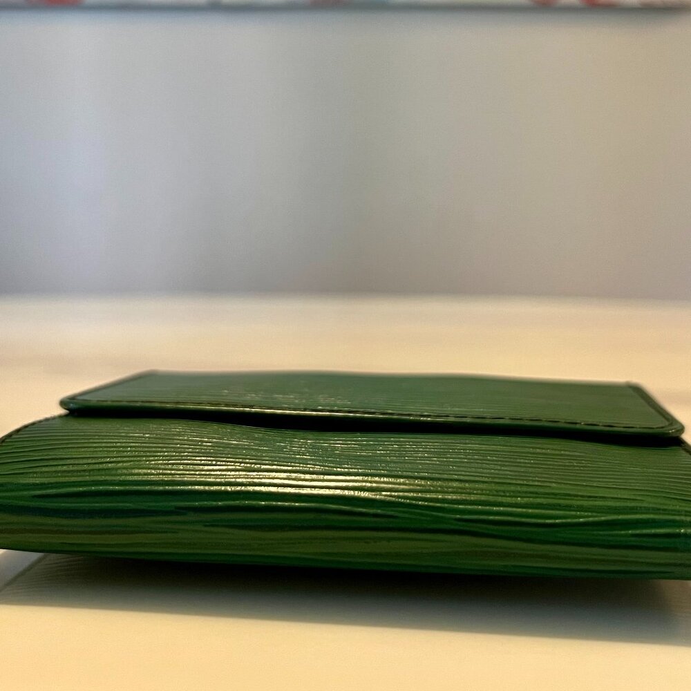 Louis Vuitton Limited Edition Malletier Borneo Green Epi Elise Wallet + COA - Picture 13 of 16